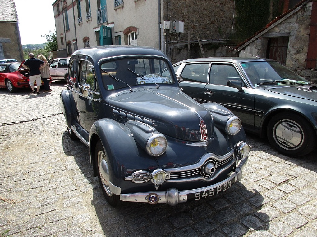 Panhard Dyna X Vieilleville 23.jpg