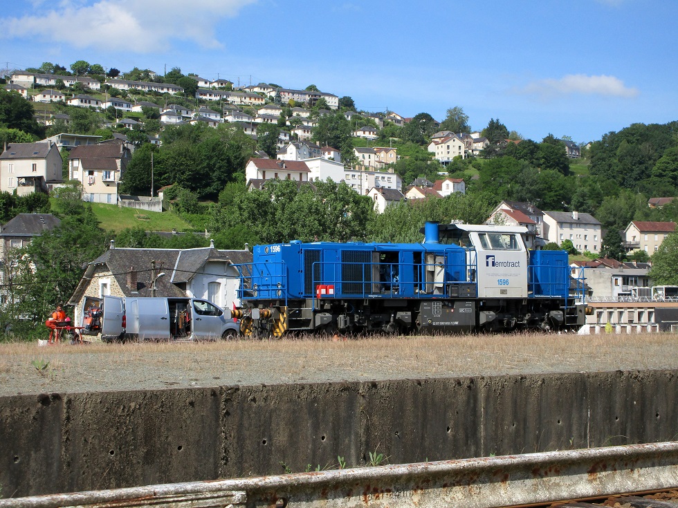 (1) maintenance sur la 1596 Ferrotract.JPG