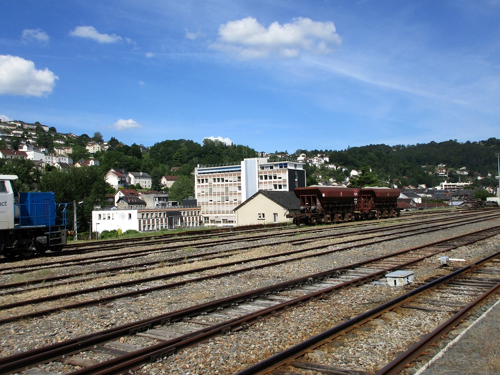 (12) Wagons bogies ballast chargés milieu faisceau.JPG