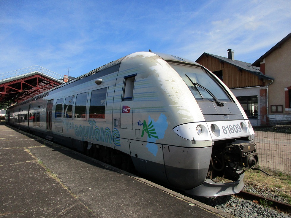 (19) Départ AGC 81809 pour Bordeaux Saint Jean.JPG