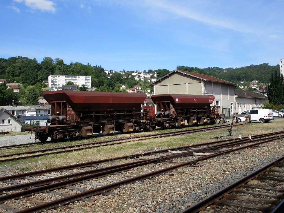 (21) Wagons bogies ballast vides fond faisceau.JPG