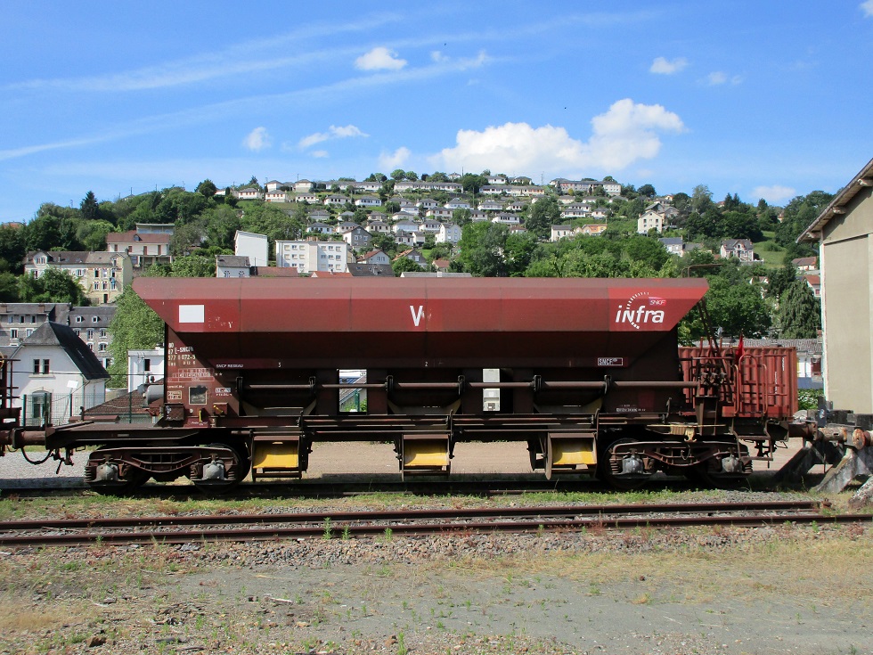 (23) 2ème Wagon bogies vide fond faisceau.JPG