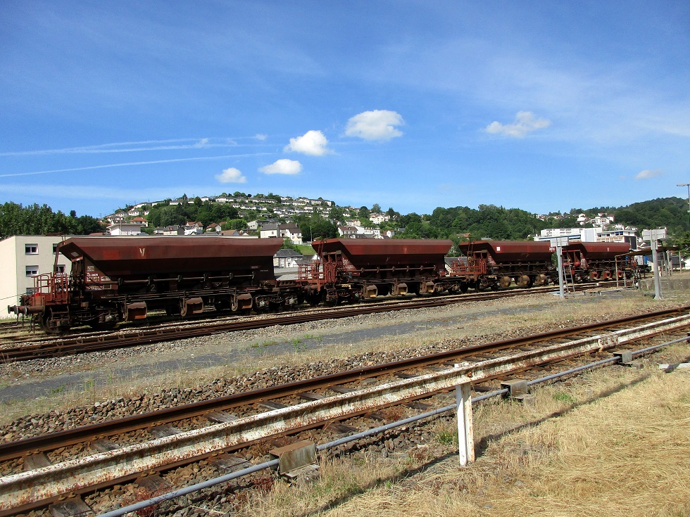 (5) Wagons bogies ballast vides tête faisceau.JPG