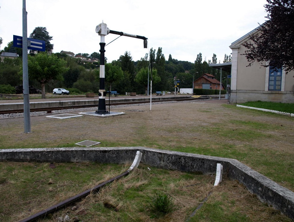 (67)) Grue hydraulique et voie en impasse.JPG