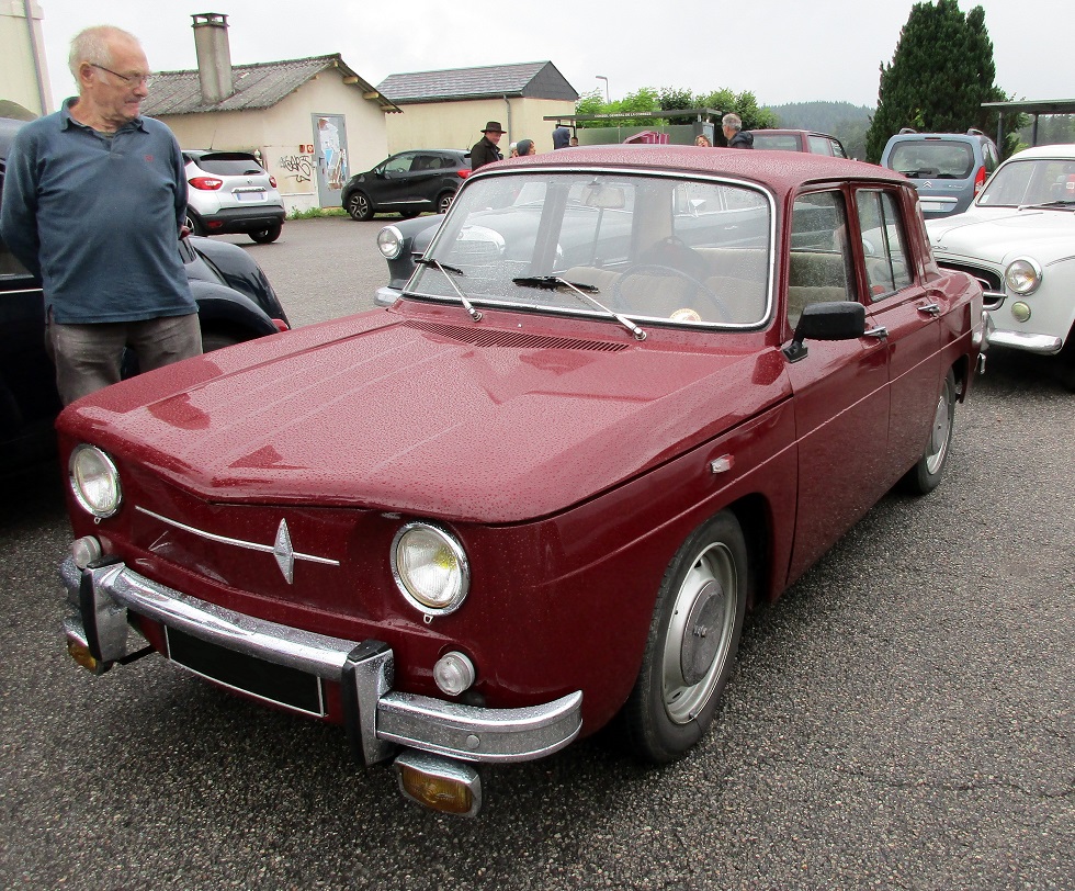 (12) Renault 8.JPG