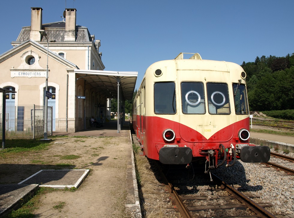 (5) X 2401 arrêt Eymoutiers.JPG