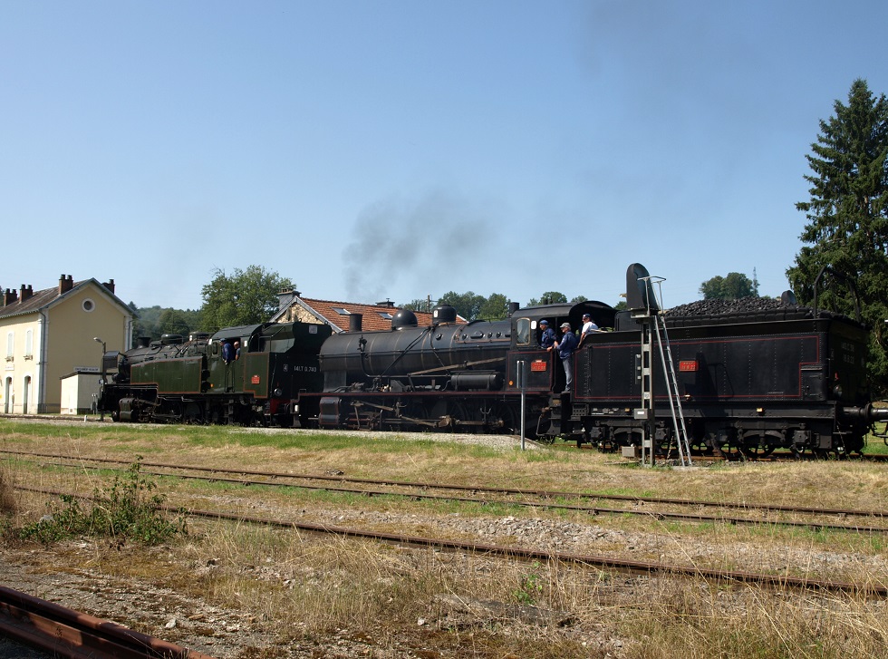 (16) Châteauneuf Bujaleuf double traction train CFTLP.JPG