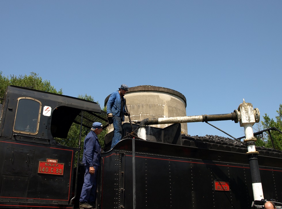 (19) Châteauneuf Bujaleuf complément eau 140 C 38.JPG