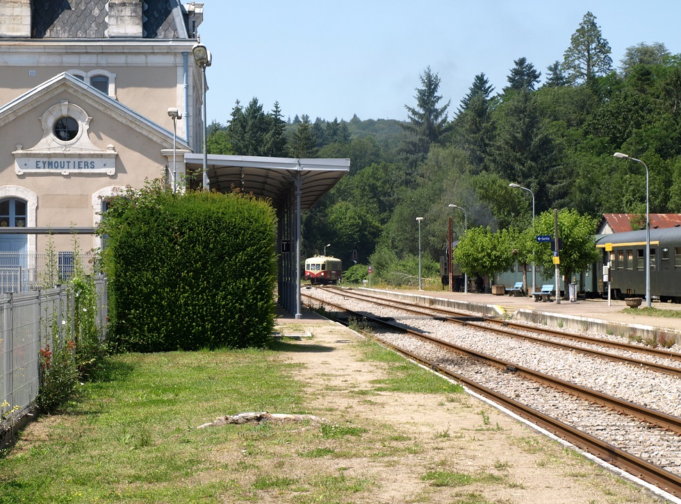 (28) Autorail X 2403 CFHA provenance St Léonard de Noblat.JPG