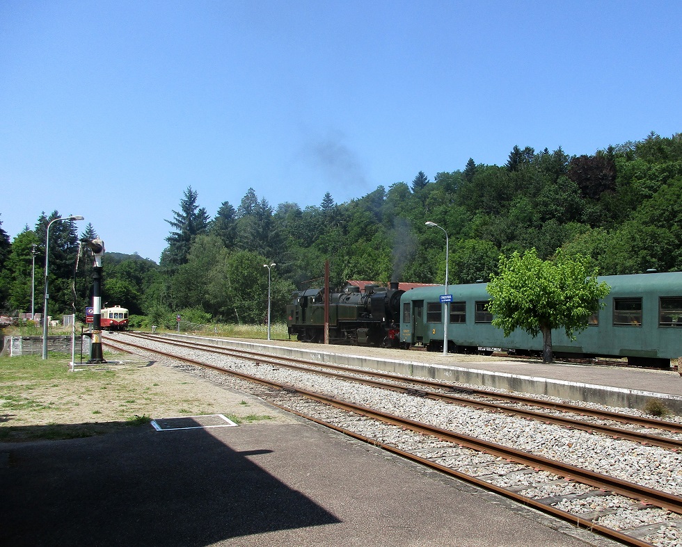 (29) Autorail X 2403 CFHA provenance St Léonard de Noblat.JPG