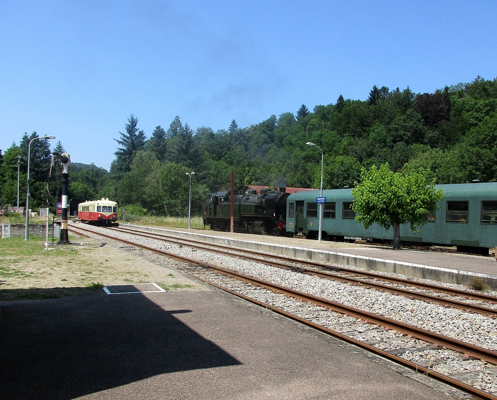 (30) Autorail X 2403 CFHA provenance St Léonard de Noblat.JPG