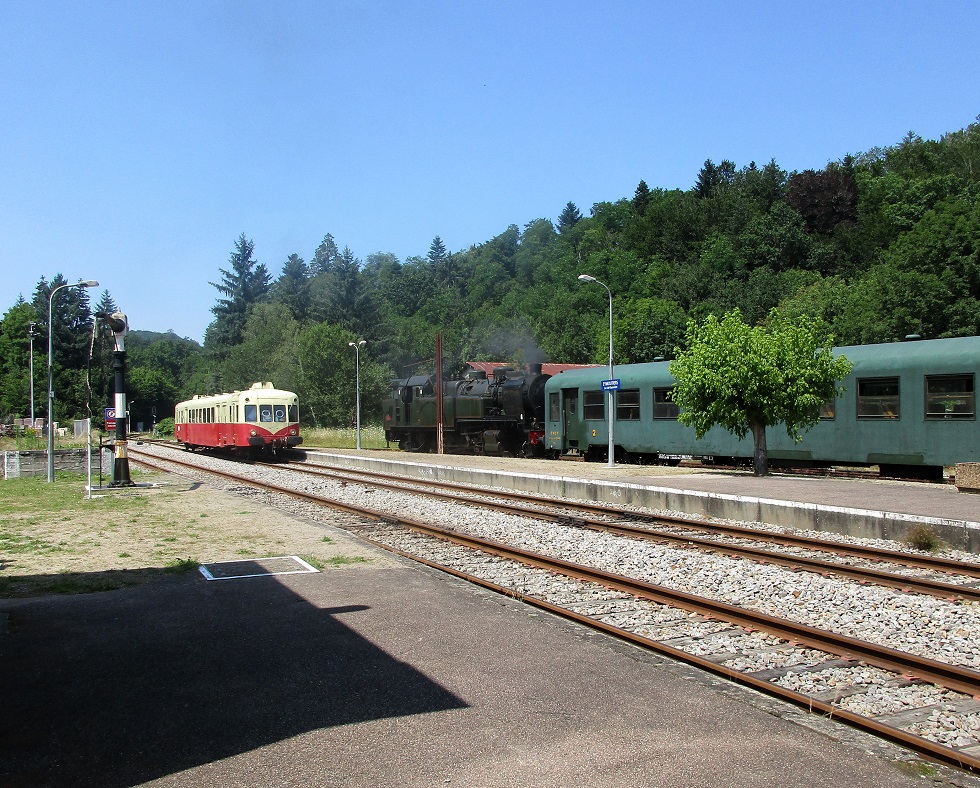 (31) Autorail X 2403 CFHA provenance St Léonard de Noblat.JPG