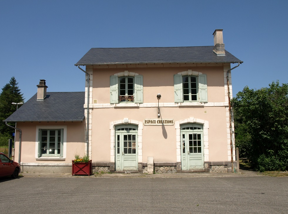 (43) BV La Celle Corrèze côté Place Champ de foire.JPG