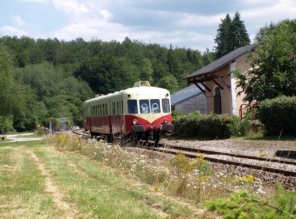 (55) La Celle Corrèze X 2403 en approche.JPG