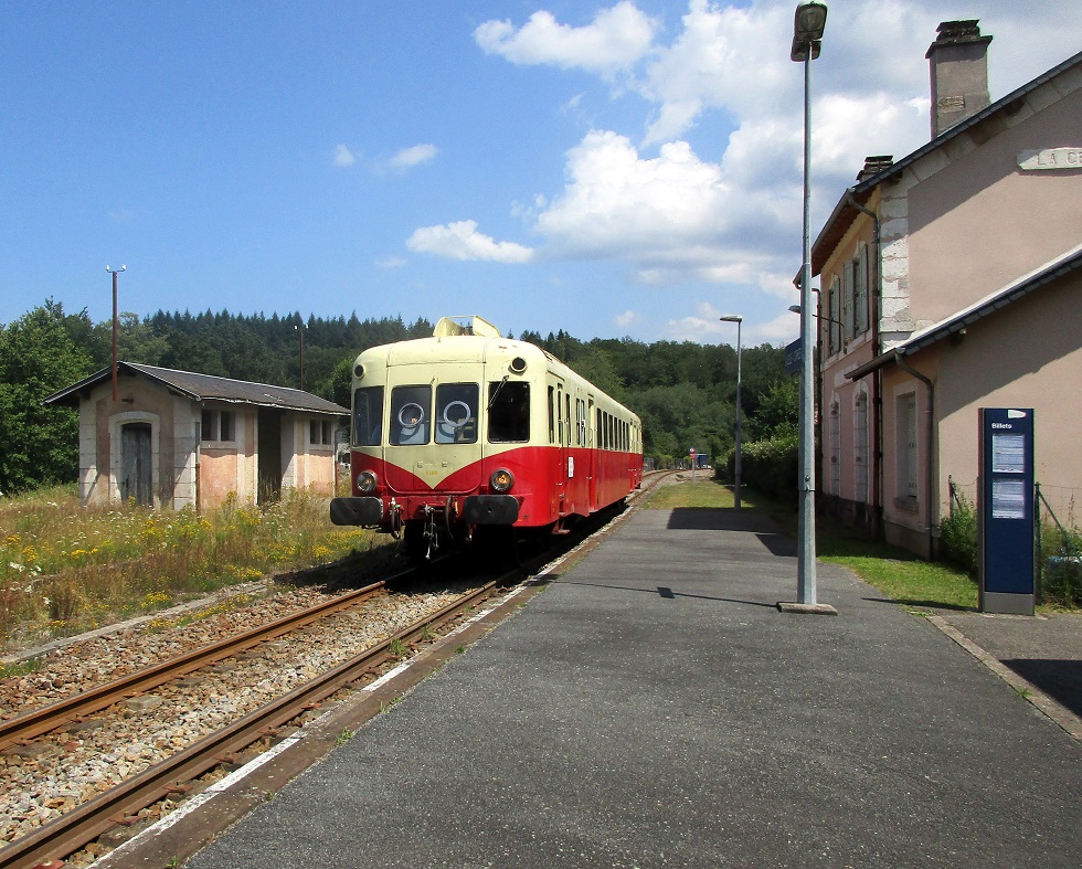 (57) La Celle Corrèze X 2403 arrêt imprévu.JPG