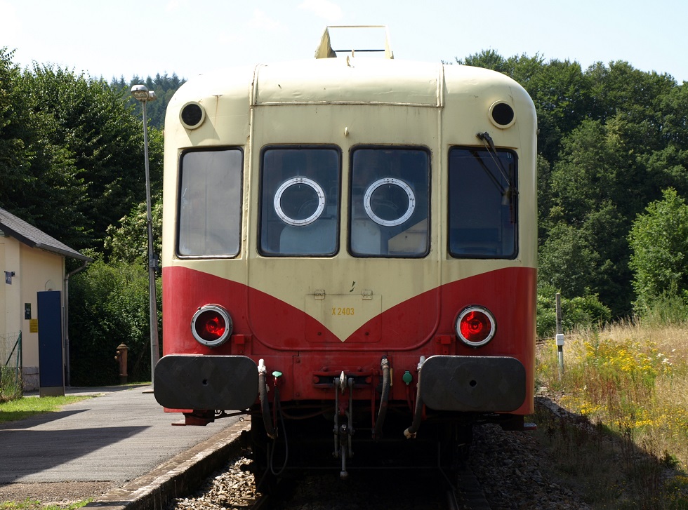 (58) La Celle Corrèze X 2403 arrêt imprévu.JPG