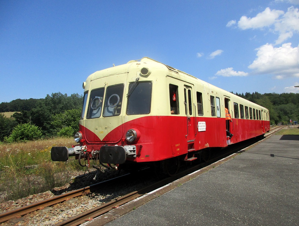 (59) La Celle Corrèze X 2403 départ pour Eymoutiers.JPG