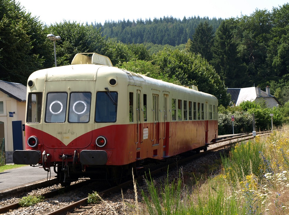 (60) La Celle Corrèze X 2403 départ pour Eymoutiers.JPG