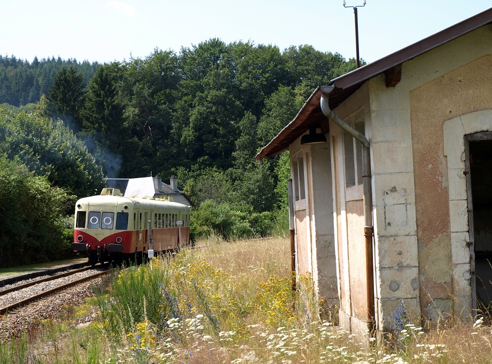 (62) La Celle Corrèze X 2403 départ pour Eymoutiers.JPG