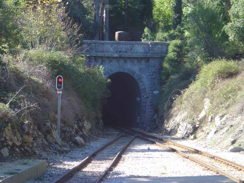 Tunnel1.jpg