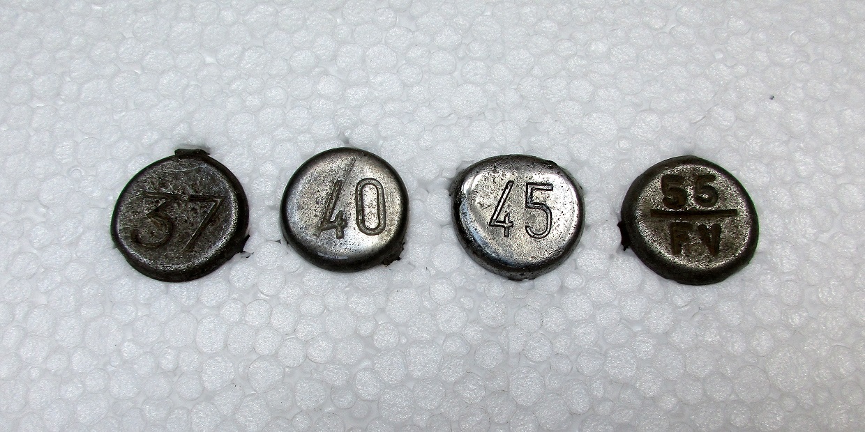 (33) Coupelles embouties 3 crampons écartement.JPG