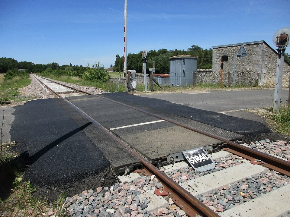(38) PN 70 Chambourg sur Indre (direction Tours).jpg
