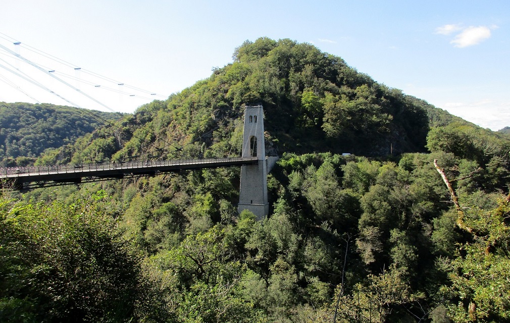 (60) Vue rive gauche côté Soursac.jpg