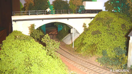 M Expo Res Rail 86  10/05