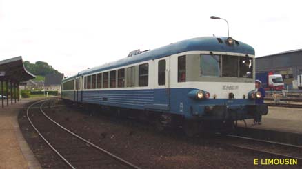 X 4900 Gare d'Avranches 8/5/03